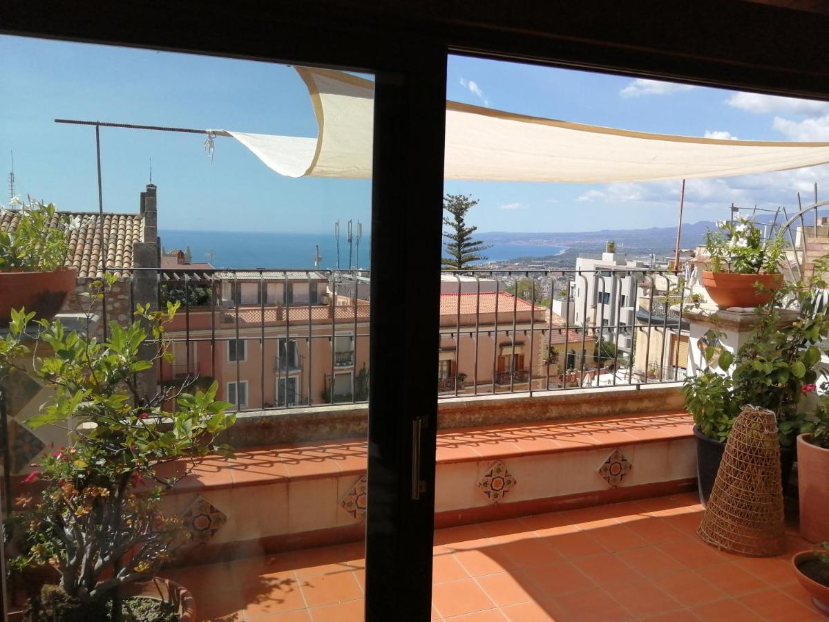 Aly Art Apartment Taormina Duomo, Gulf & Etna View Zewnętrze zdjęcie